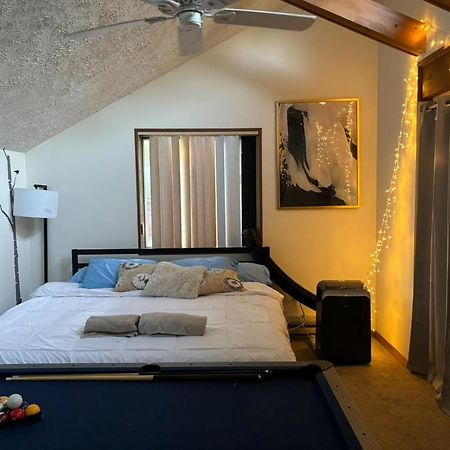 Ambiance - King Bed Cabin, Jetted-Tub & Fireplace Tobyhanna Екстер'єр фото