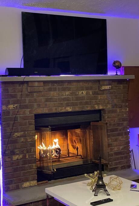 Ambiance - King Bed Cabin, Jetted-Tub & Fireplace Tobyhanna Екстер'єр фото