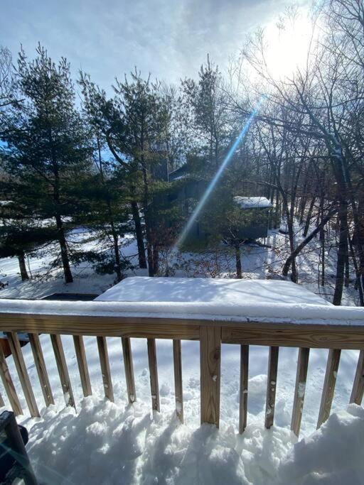 Ambiance - King Bed Cabin, Jetted-Tub & Fireplace Tobyhanna Екстер'єр фото