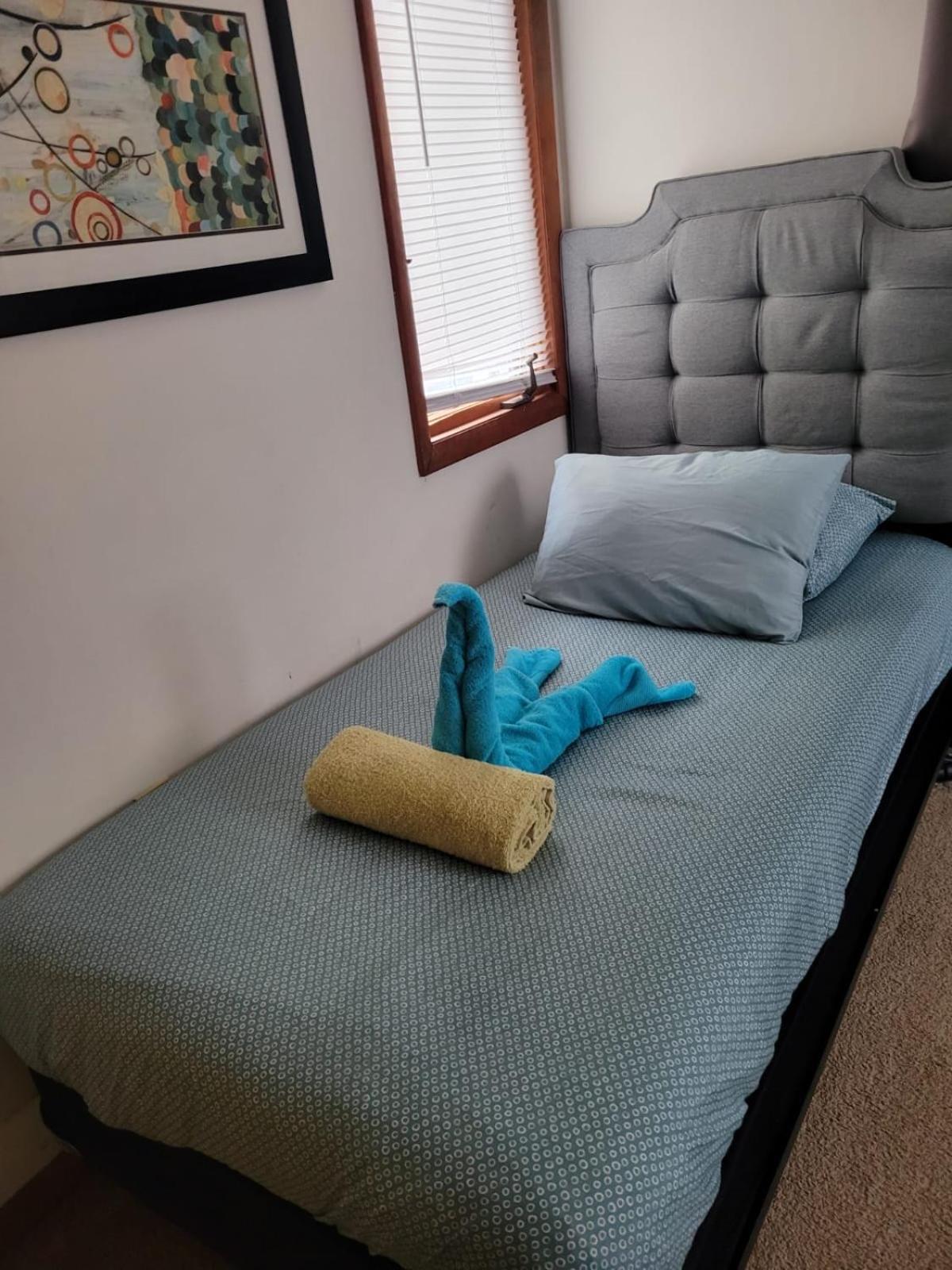 Ambiance - King Bed Cabin, Jetted-Tub & Fireplace Tobyhanna Екстер'єр фото