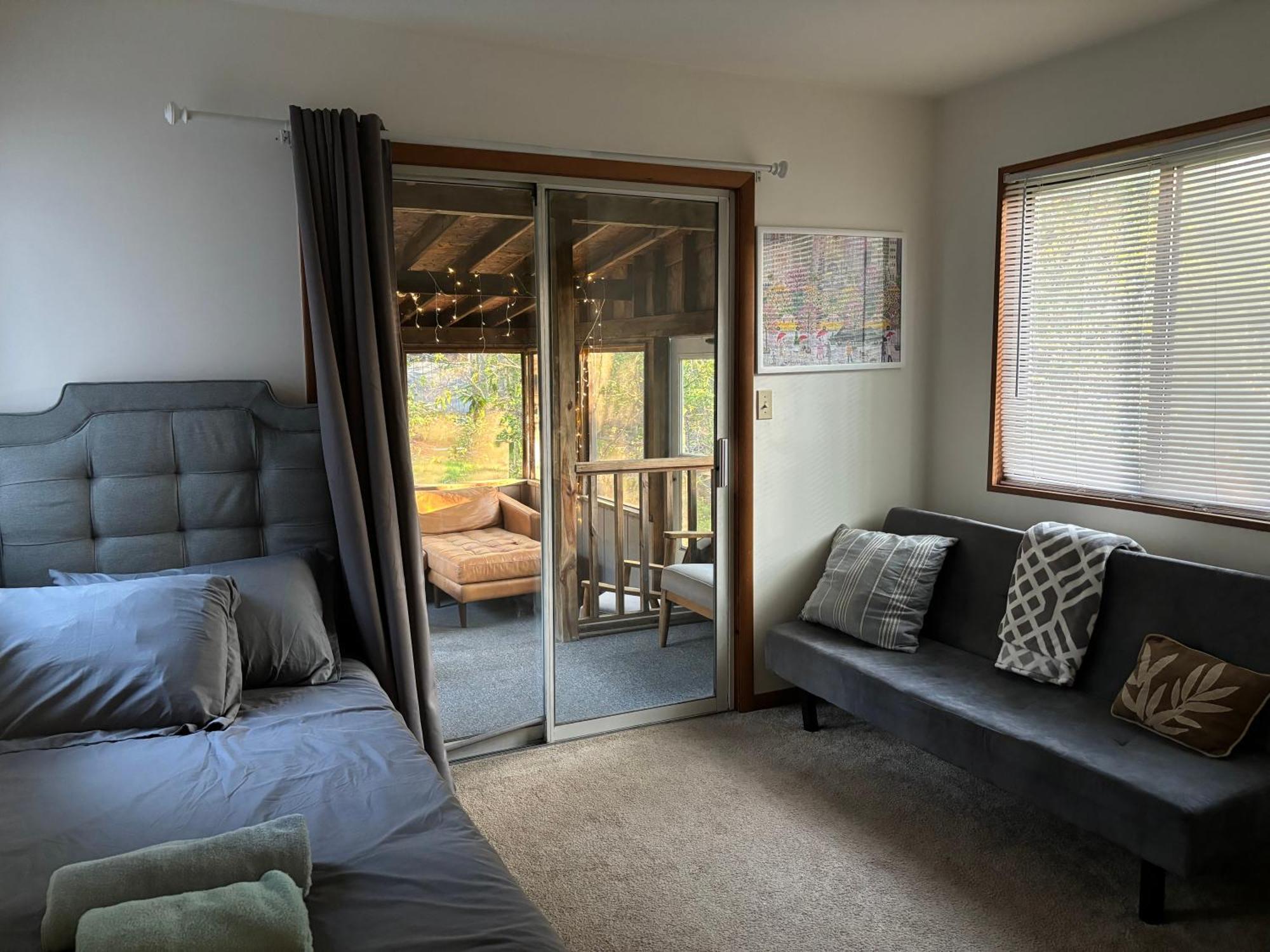 Ambiance - King Bed Cabin, Jetted-Tub & Fireplace Tobyhanna Екстер'єр фото