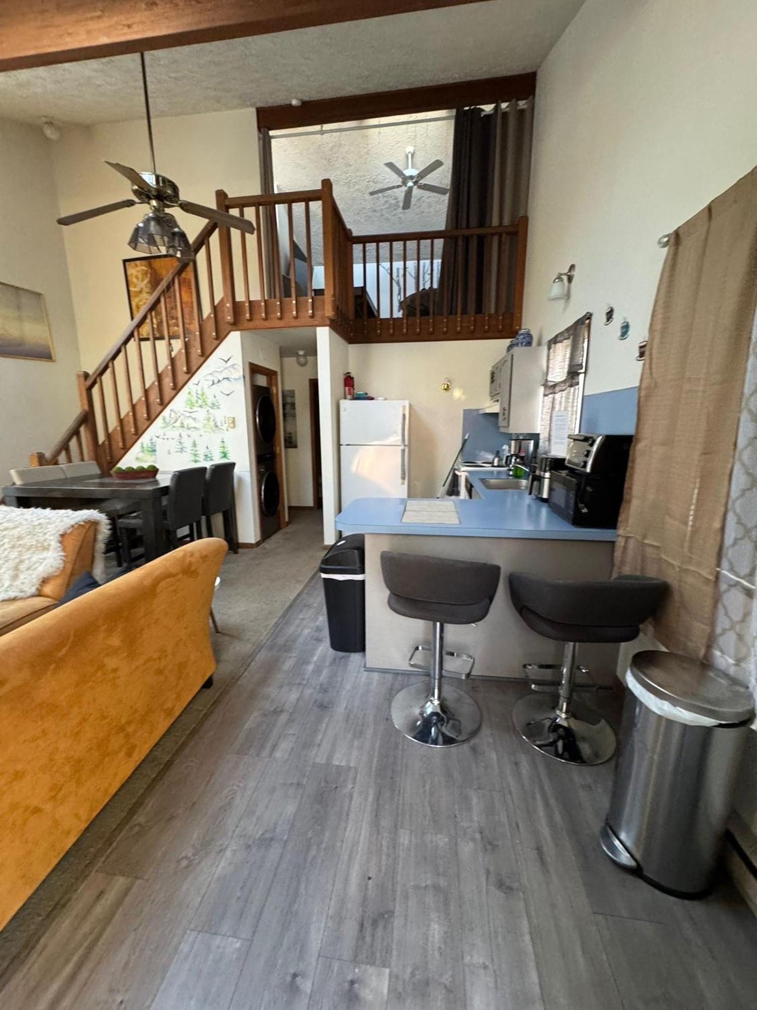 Ambiance - King Bed Cabin, Jetted-Tub & Fireplace Tobyhanna Екстер'єр фото